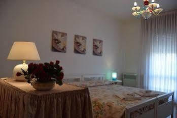 Casa Vacanza E Per Lavoro Elena E Carla Спинея Экстерьер фото